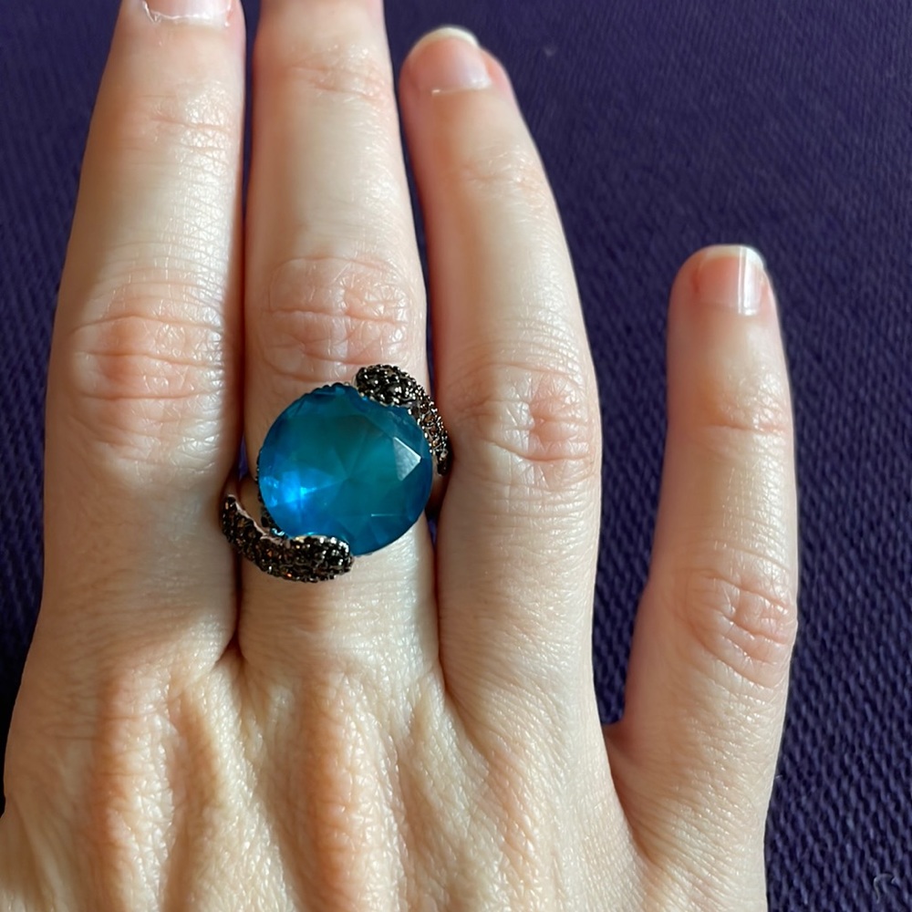 Women’s size 7/8 ring